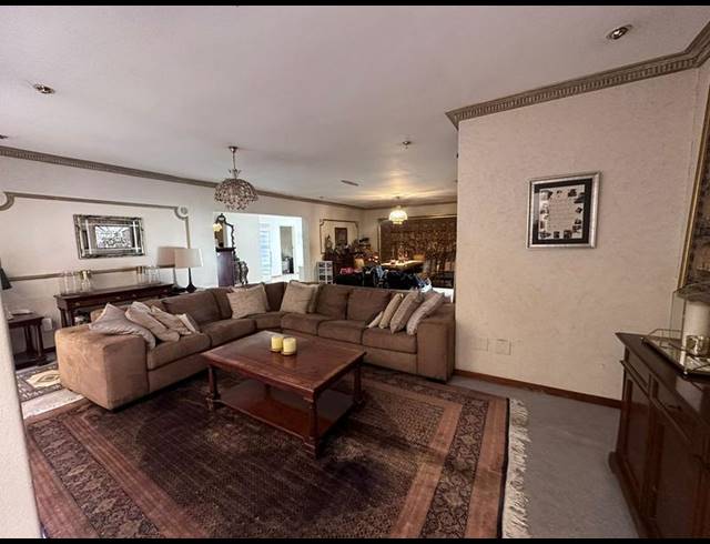 7 BEDROOM HOUSE FOR SALE IN WATERKLOOF RIDGE